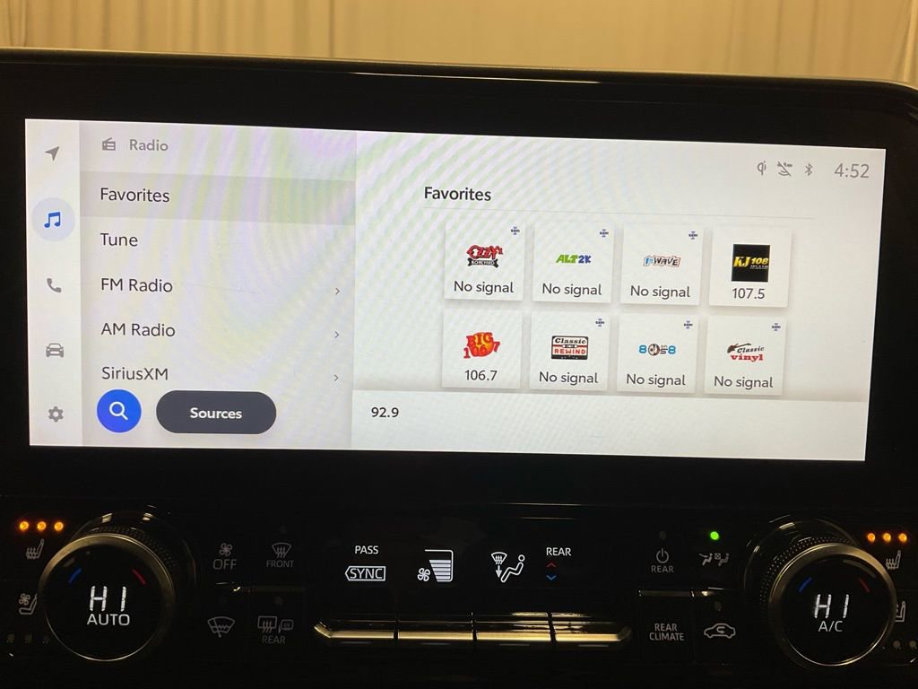 Used 2023 Toyota Highlander Limited image 13