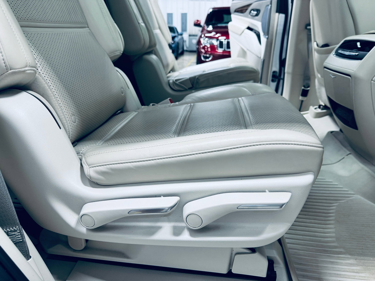 Used 2022 Cadillac Escalade Sport Platinum w/ Heavy-Duty Trailer Package image 40