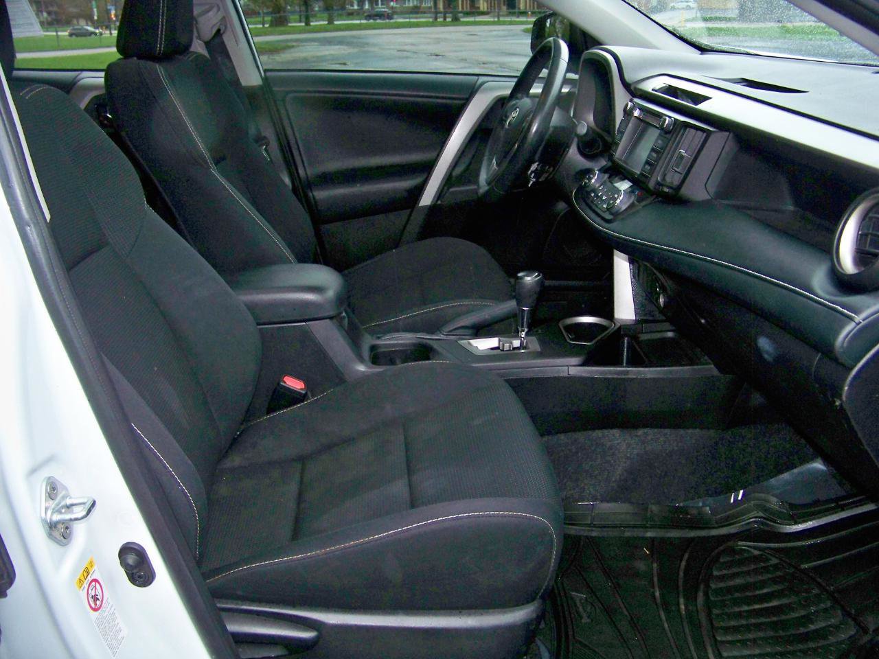 Used 2018 Toyota RAV4 XLE image 30