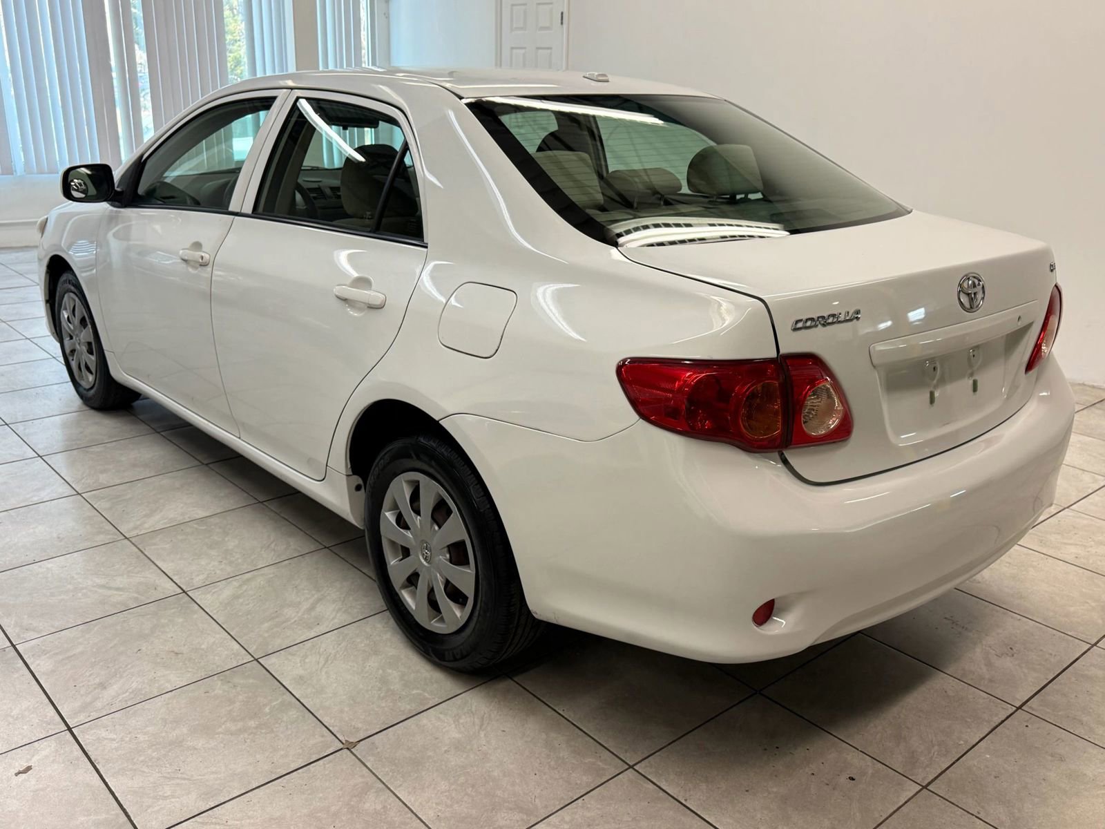 Used 2010 Toyota Corolla LE image 7