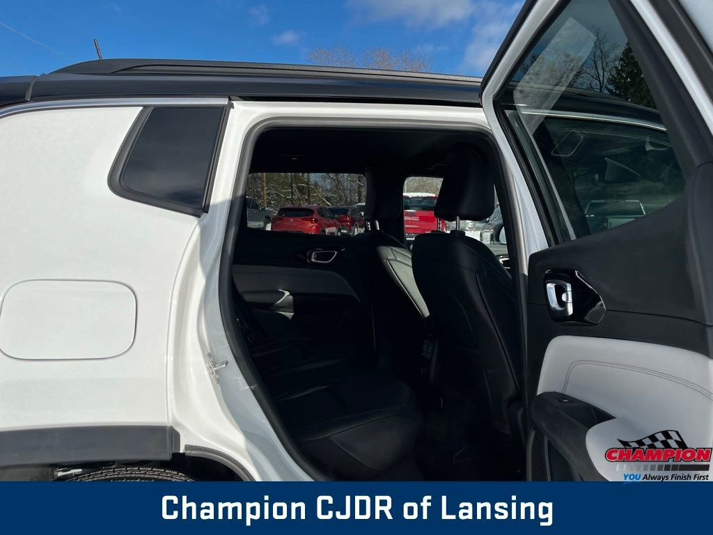 Used 2025 Jeep Compass Limited image 30