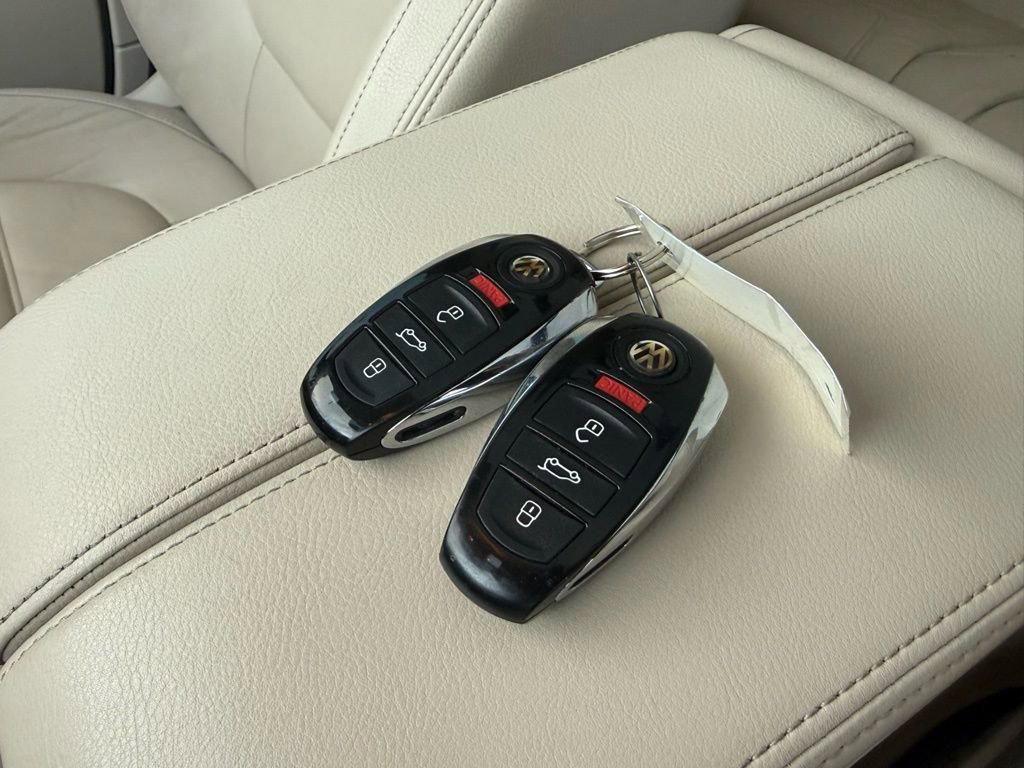 Used 2014 Volkswagen Touareg TDI image 23