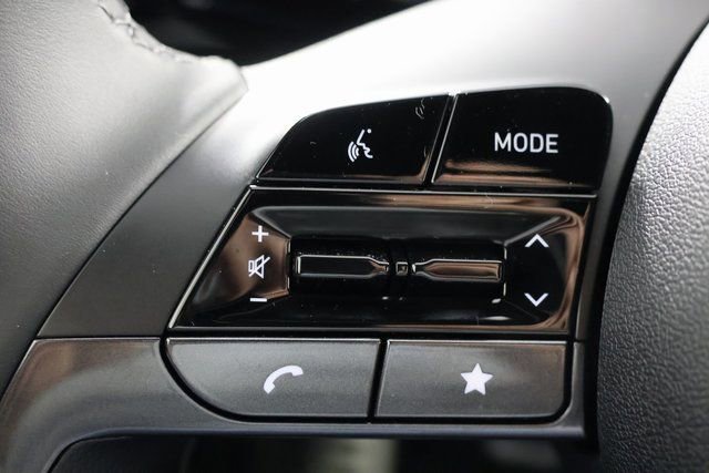 Used 2025 Hyundai Elantra Sport FWD image 11