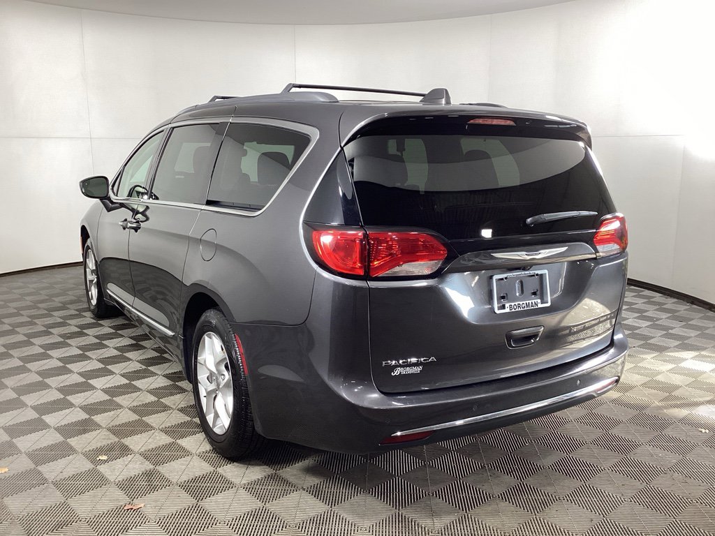 Used 2019 Chrysler Pacifica Touring-L Plus w/ Tire & Wheel Group image 4
