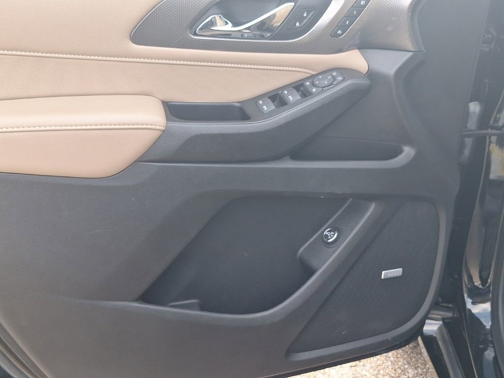 Used 2023 Chevrolet Traverse Premier image 31