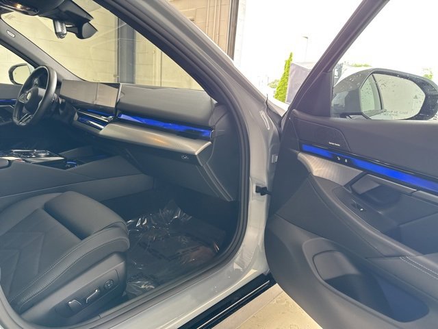 Used 2024 BMW 540i xDrive w/ M Sport Package image 53