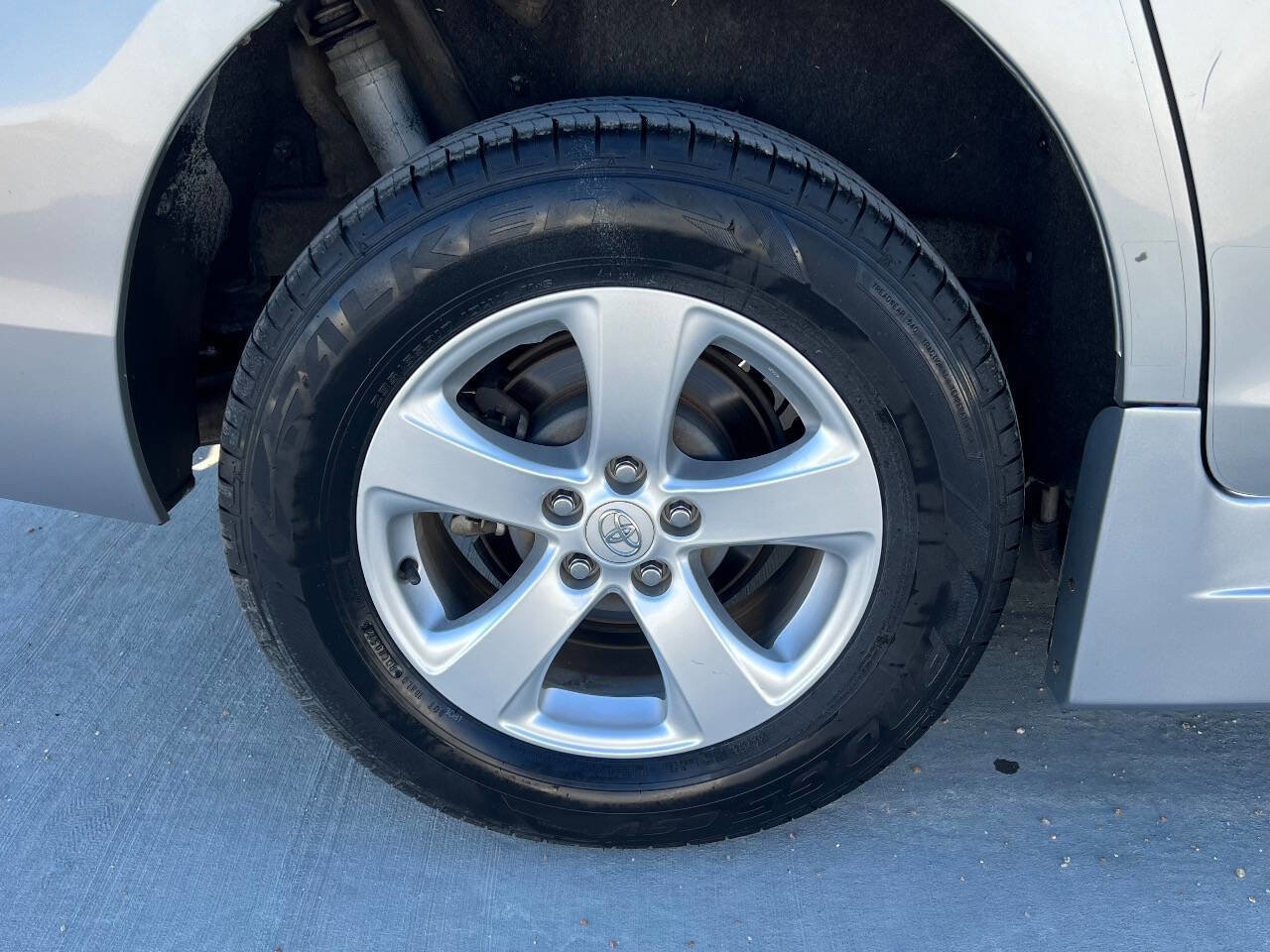 Used 2015 Toyota Sienna LE image 30