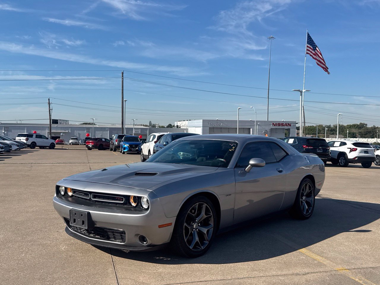 Used 2017 Dodge Challenger R/T w/ Driver Convenience Group RWD image 12