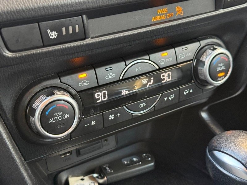 Used 2017 MAZDA MAZDA3 Touring image 29