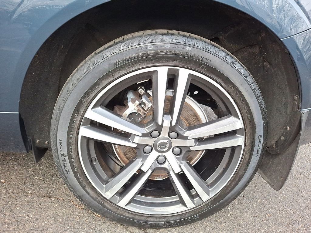 Used 2019 Volvo XC60 T6 Momentum w/ Premium Package image 7