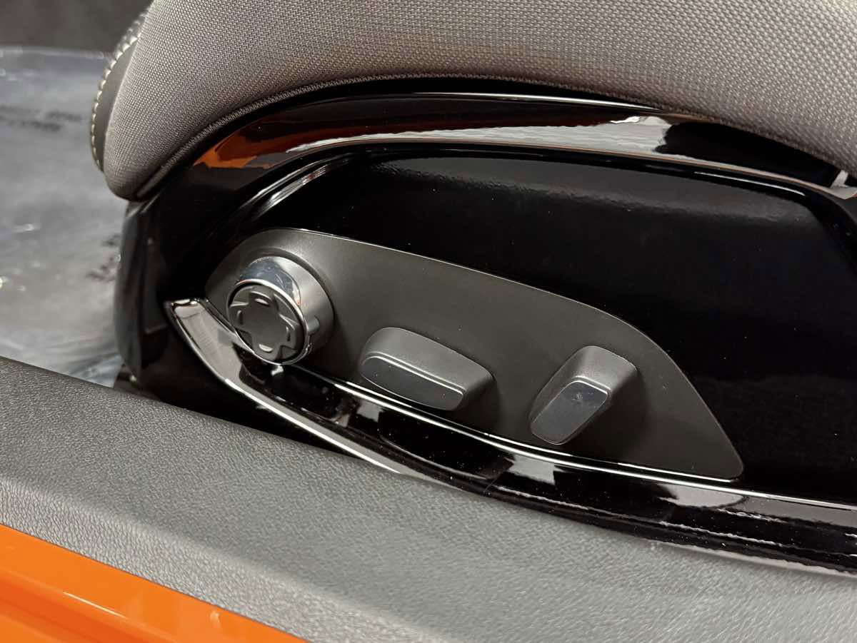 Used 2023 Chevrolet Corvette Stingray Premium Conv w/ 3LT image 29