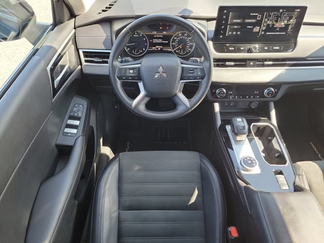 Used 2025 Mitsubishi Outlander SE FWD image 16