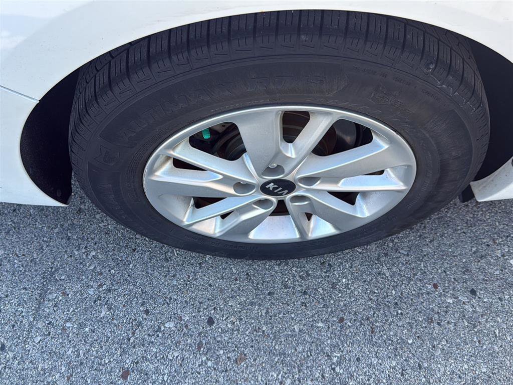 Used 2018 Kia Optima LX image 4