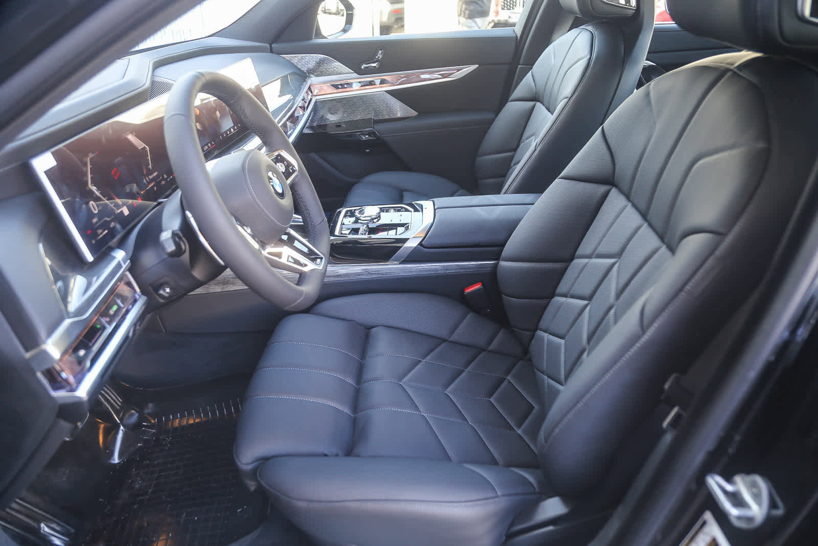 New 2026 BMW 760i xDrive w/ Executive Package image 14