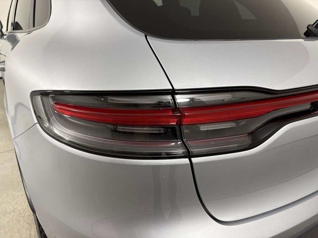Certified 2025 Porsche Macan image 18