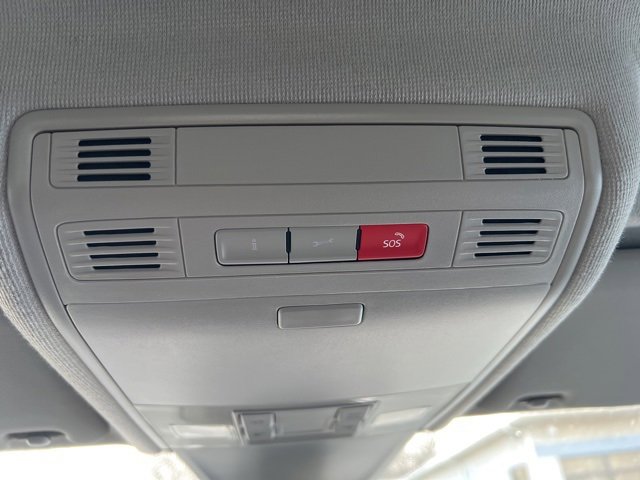 Used 2024 Volkswagen Tiguan SE image 38