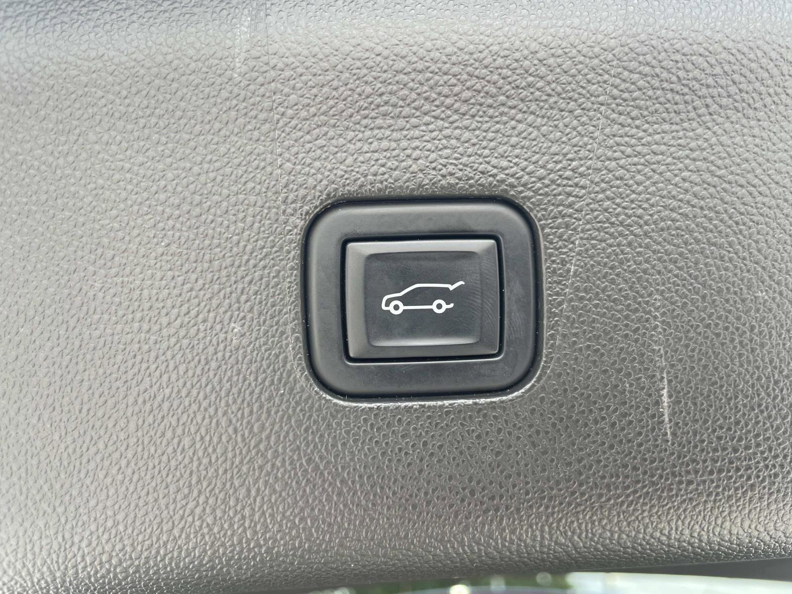 Used 2022 Buick Enclave Avenir w/ Avenir Technology Package AWD/4WD image 10
