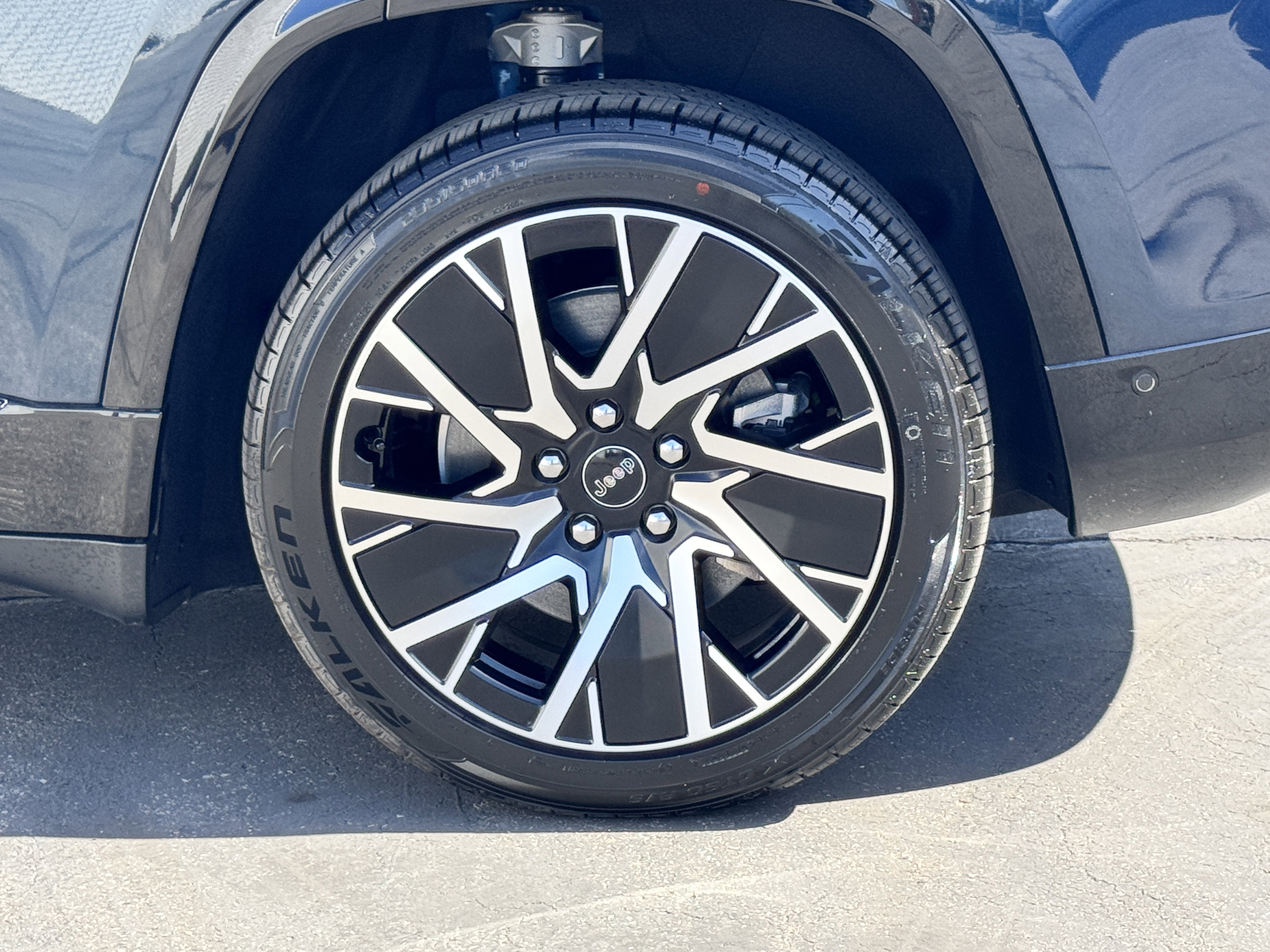 New 2025 Jeep Wagoneer Limited image 13