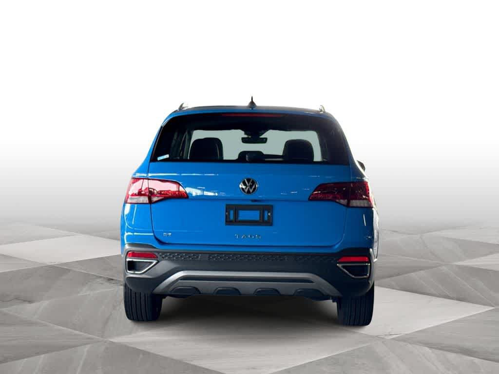 Used 2023 Volkswagen Taos SE w/ Panoramic Sunroof Package FWD image 7