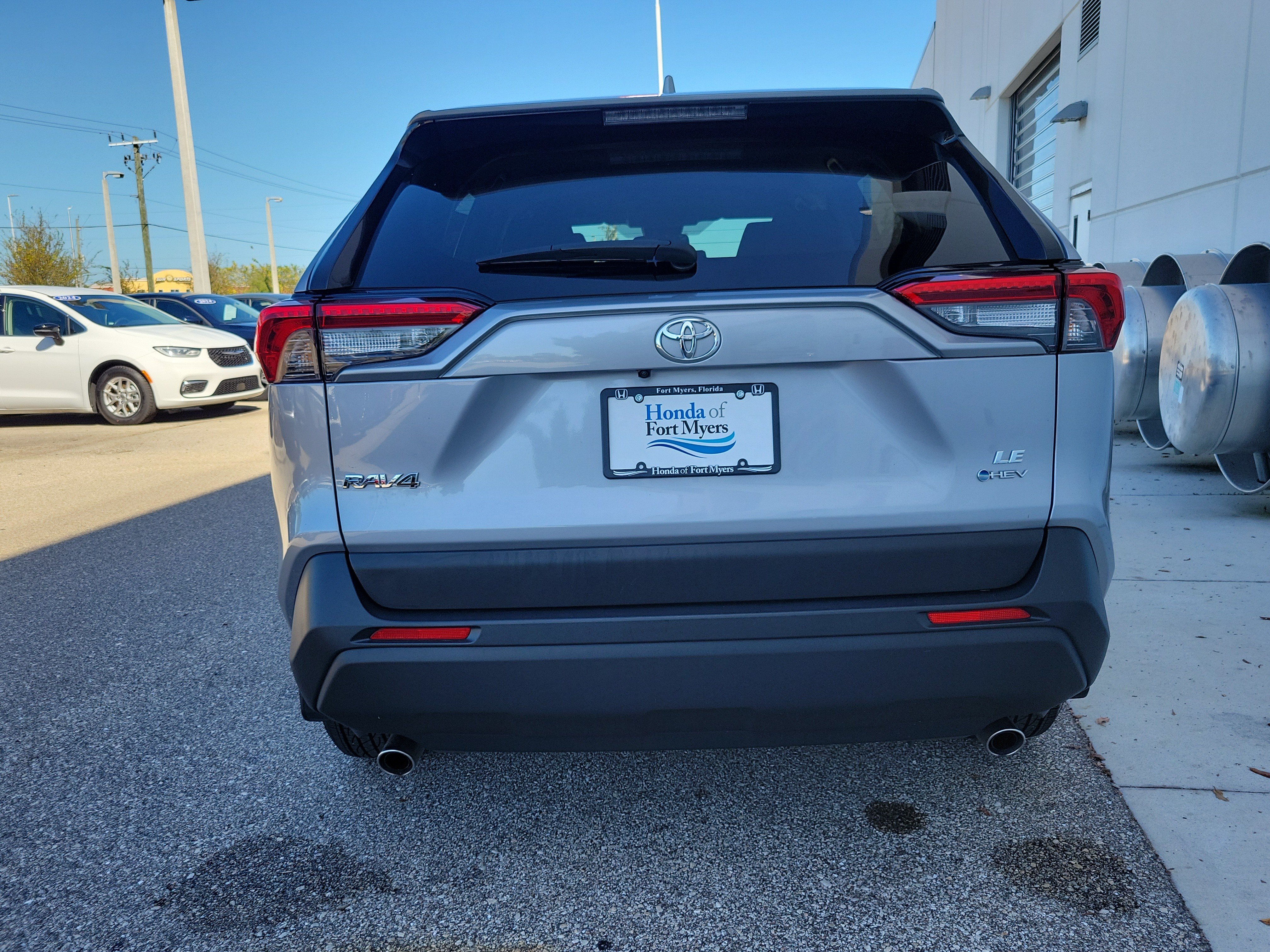 Used 2025 Toyota RAV4 LE AWD/4WD image 5