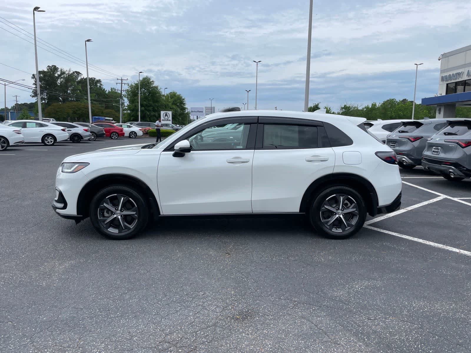 Used 2023 Honda HR-V EX-L image 2