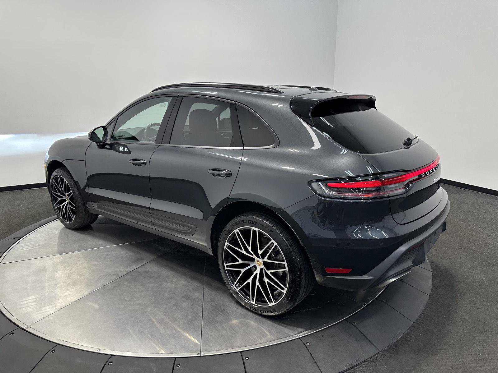Used 2026 Porsche Macan AWD/4WD image 3