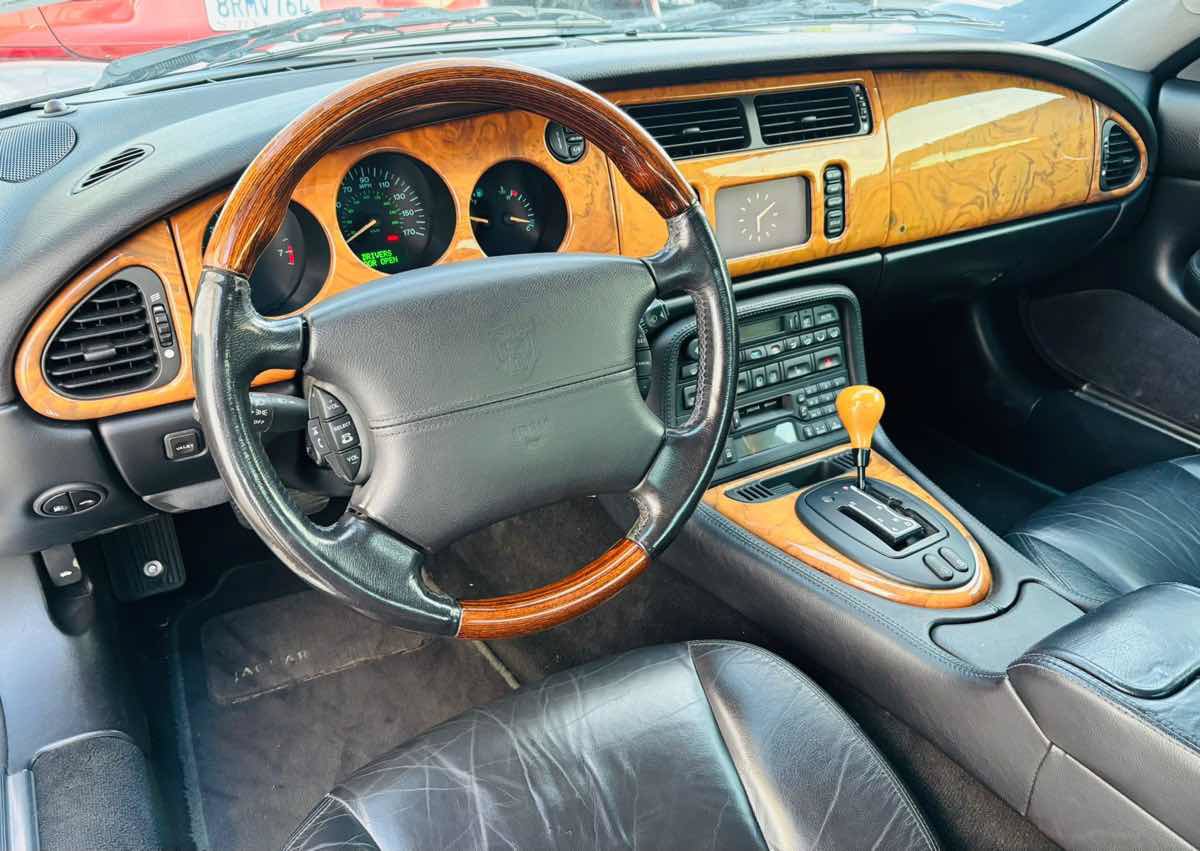 Used 2001 Jaguar XK8 Coupe RWD image 21