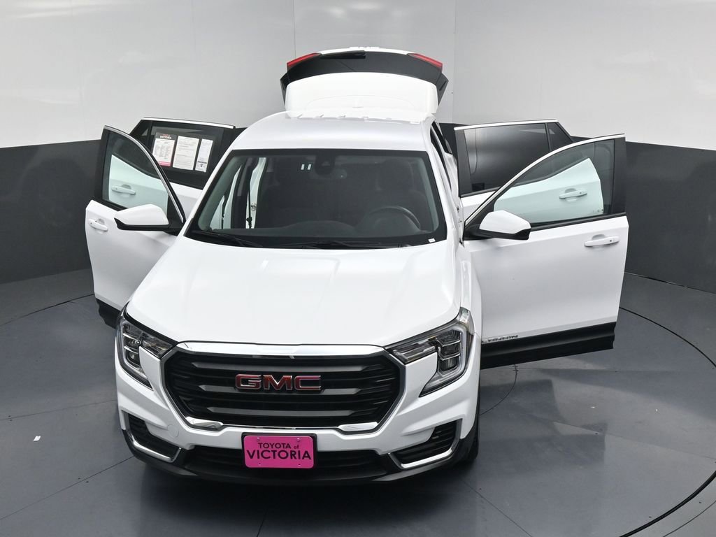 Used 2024 GMC Terrain SLE image 25