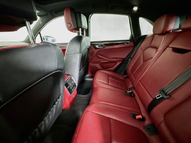 Used 2023 Porsche Macan AWD/4WD image 21