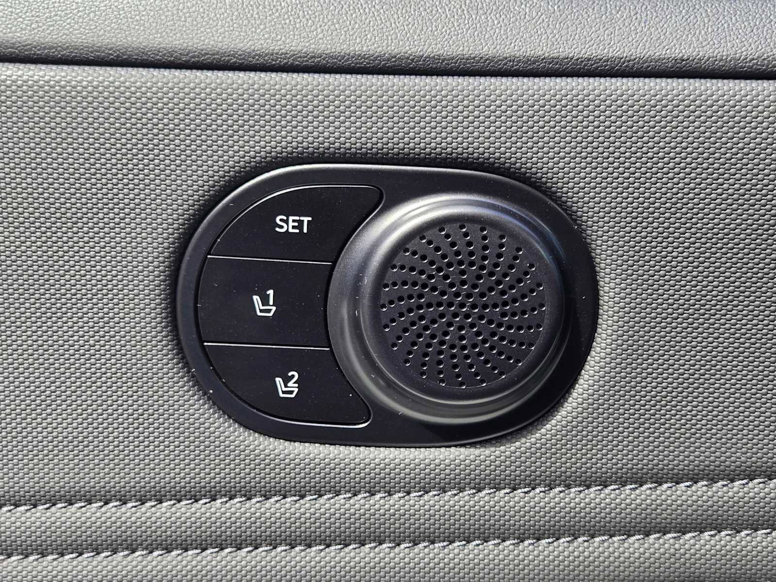 Used 2025 Hyundai Elantra Limited image 19