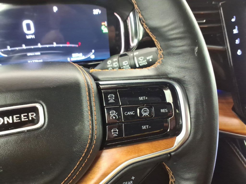 Used 2024 Jeep Grand Wagoneer L Series III AWD/4WD image 19