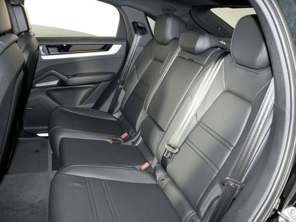 Used 2026 Porsche Cayenne Coupe AWD/4WD image 32