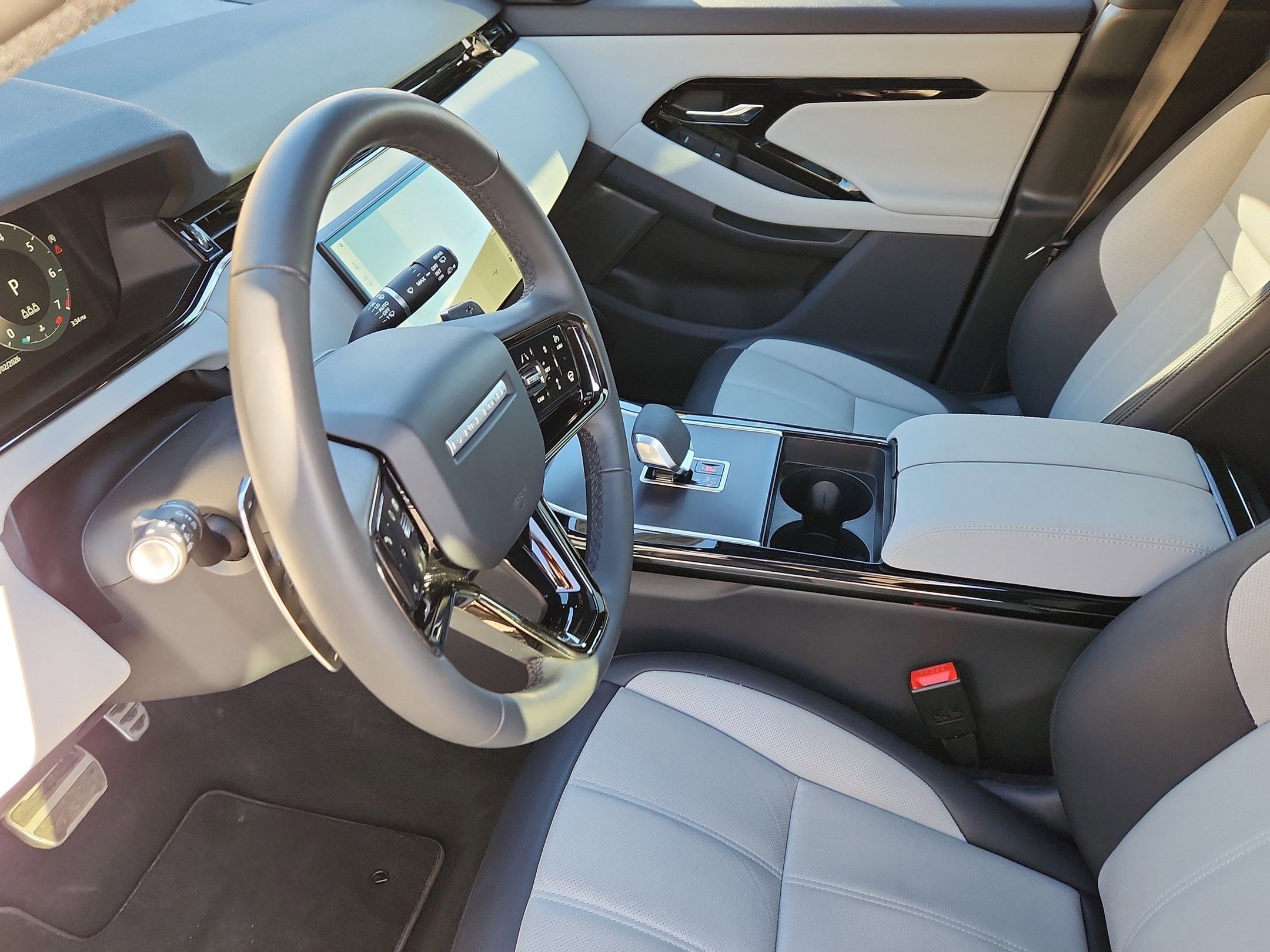 Used 2026 Land Rover Range Rover Evoque Dynamic SE image 12