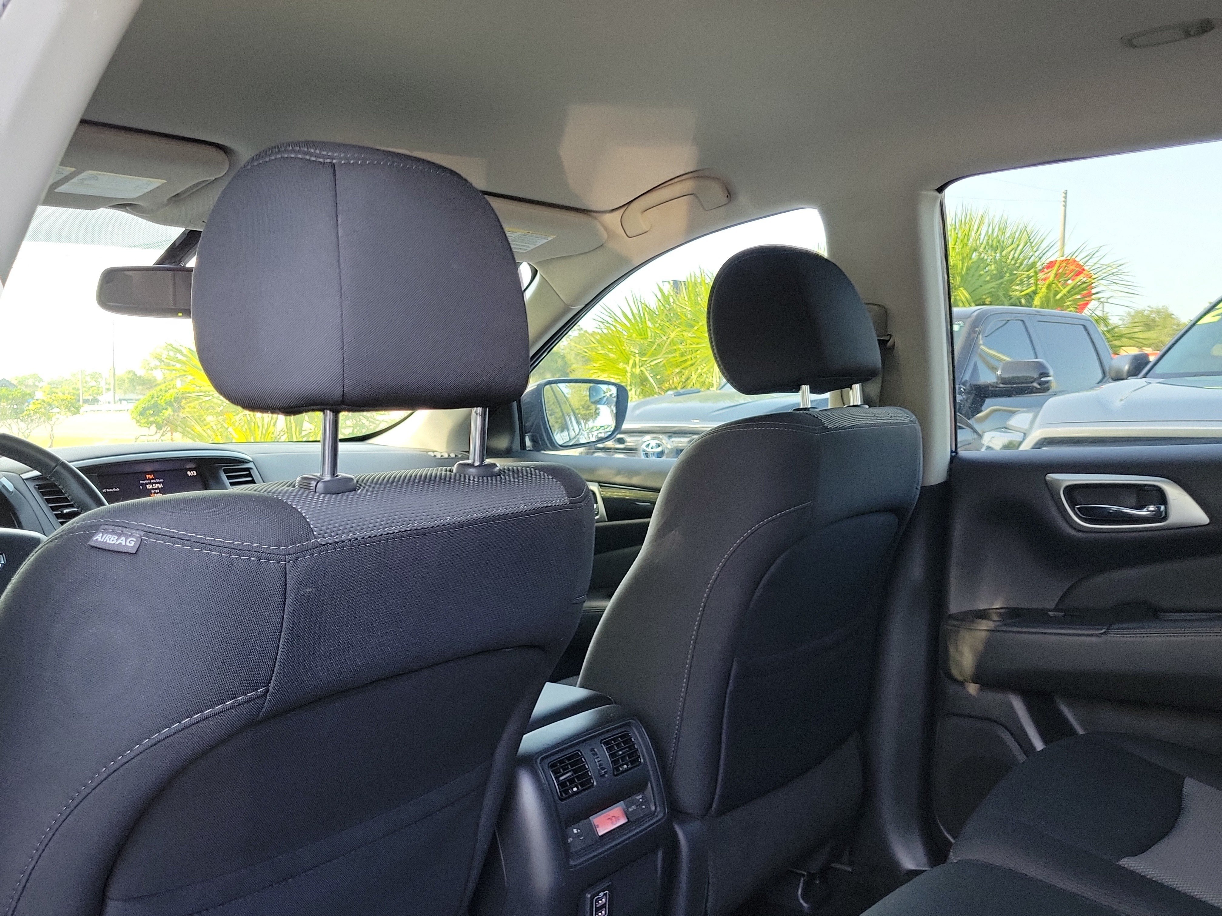 Used 2018 Nissan Pathfinder SV FWD image 13