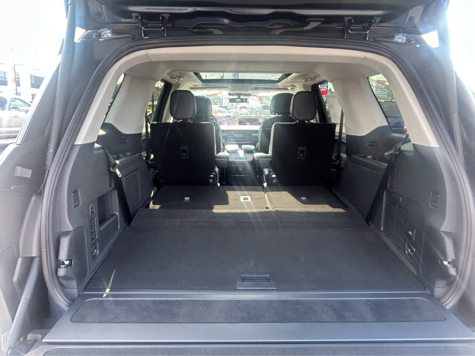 New 2027 Lincoln Navigator Reserve AWD/4WD image 7