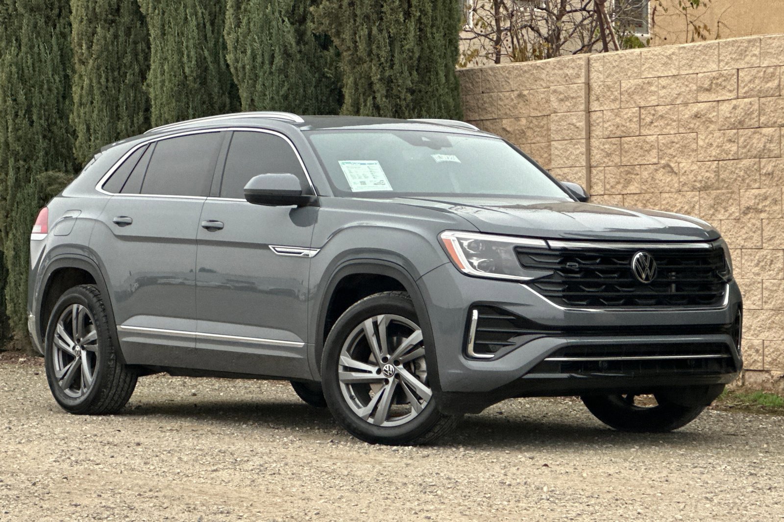 Used 2024 Volkswagen Atlas Cross Sport SEL R-Line image 2