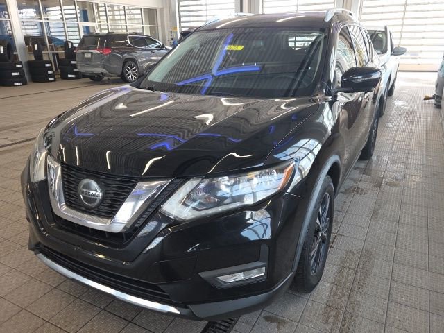 Used 2018 Nissan Rogue SL image 2