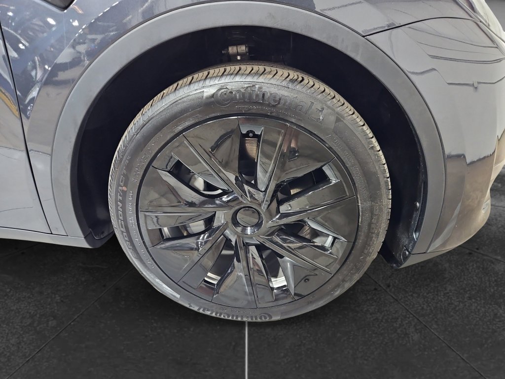Used 2024 Tesla Model Y Long Range AWD/4WD image 33