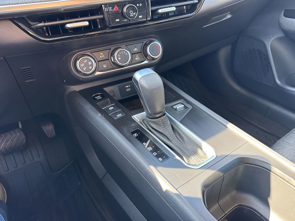 Used 2025 Nissan Kicks SV FWD image 15