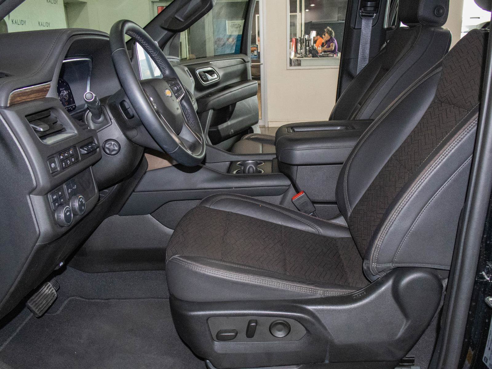 Used 2023 Chevrolet Suburban High Country AWD/4WD image 8