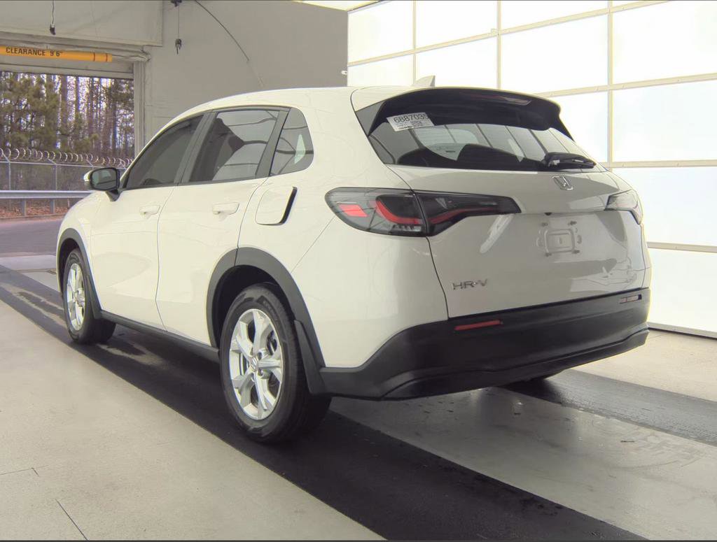 Used 2025 Honda HR-V LX image 3