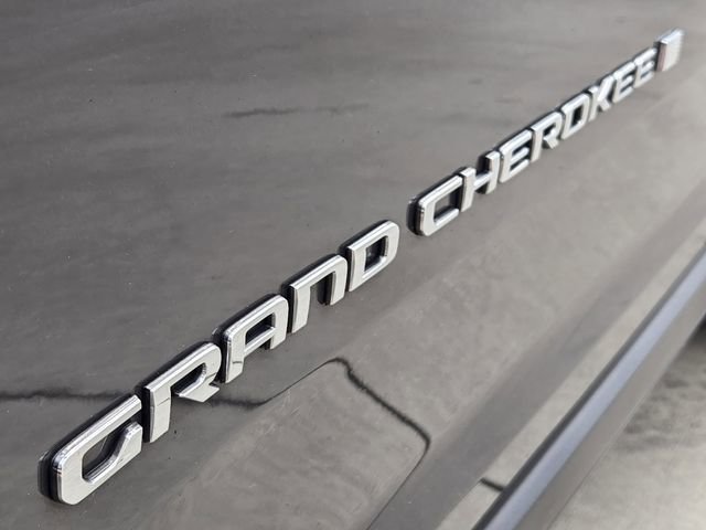 Used 2023 Jeep Grand Cherokee Laredo w/ Luxury Tech Group I AWD/4WD image 11