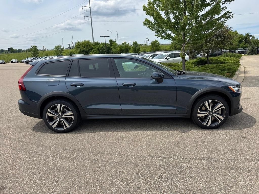 New 2026 Volvo V60 B5 Cross Country Plus w/ Climate Package AWD/4WD image 2