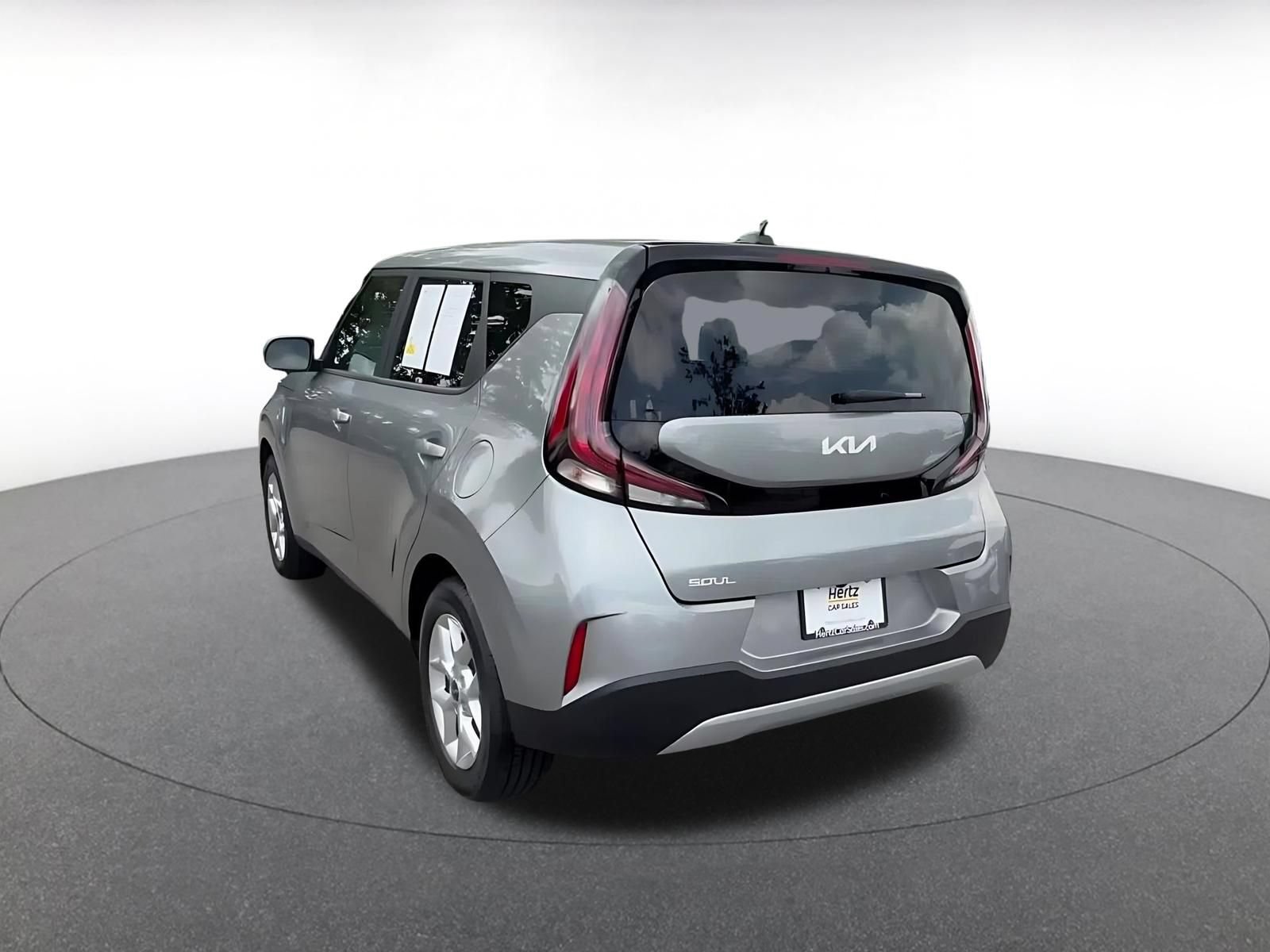 Used 2025 Kia Soul LX w/ LX Technology Package FWD image 11