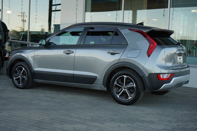 Used 2023 Kia Niro EX image 6