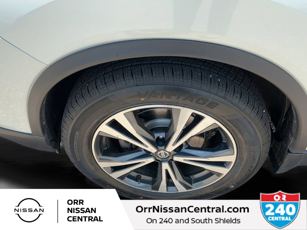 Used 2017 Nissan Rogue SL w/ SL Premium Package AWD/4WD image 9