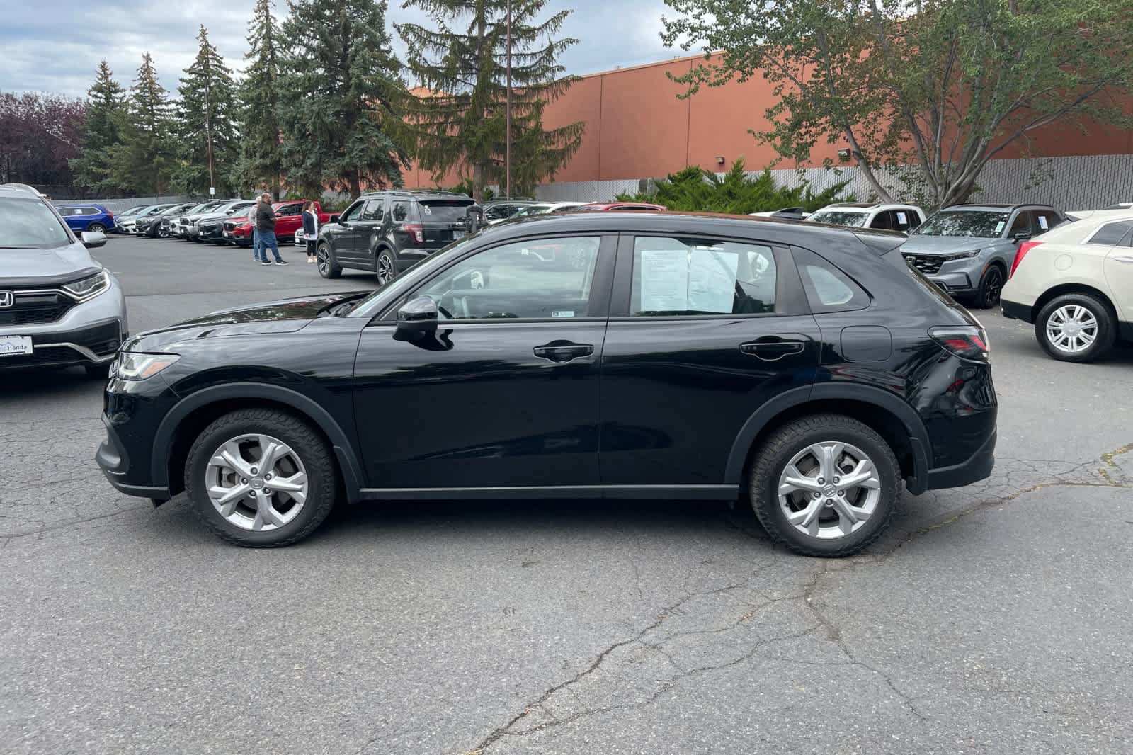 Used 2023 Honda HR-V LX image 2
