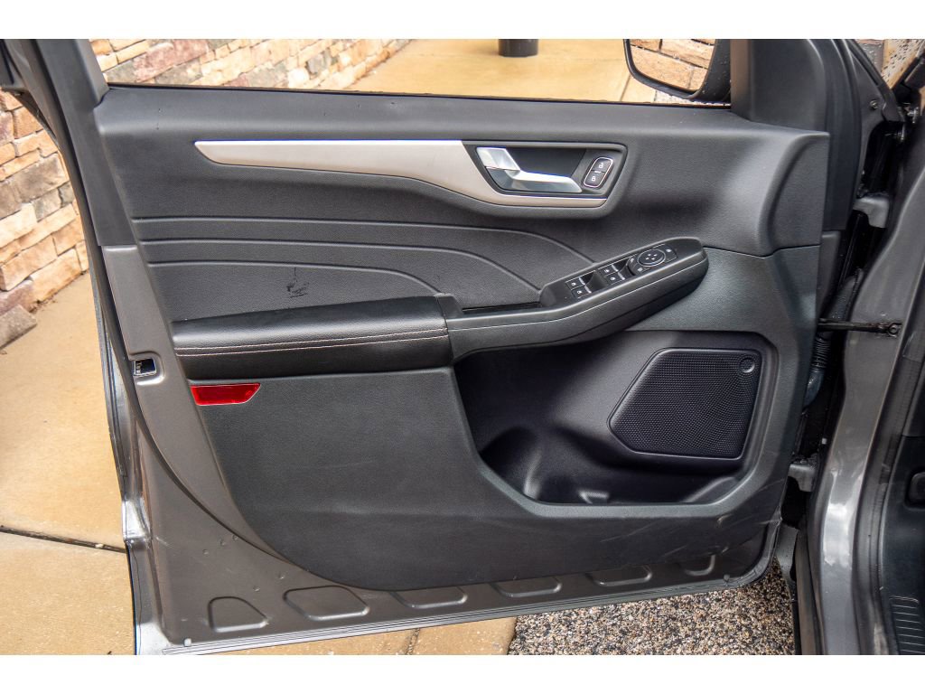 Used 2022 Ford Escape SEL image 9