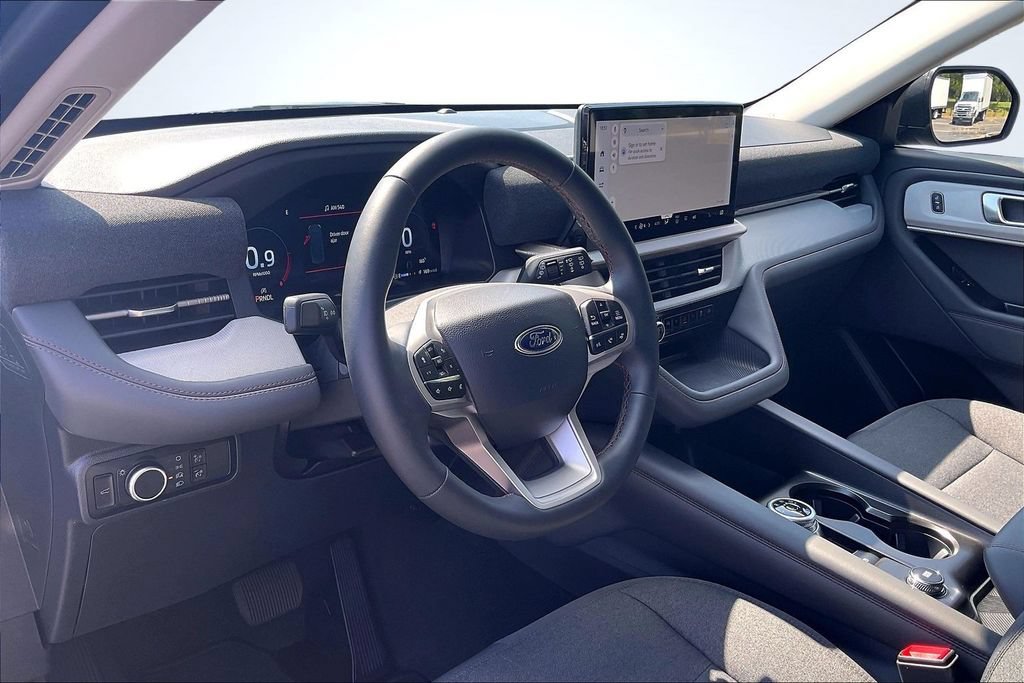Used 2026 Ford Explorer Active AWD/4WD image 19