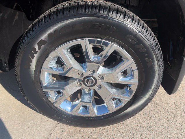 Used 2020 Nissan Titan SV w/ SV Convenience Package RWD image 9